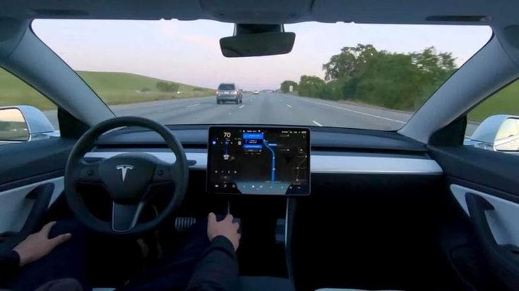 Tesla fa arrabbiare i motociclisti olandesi per il sistema di guida supervisionata Fsd. Ecco perché