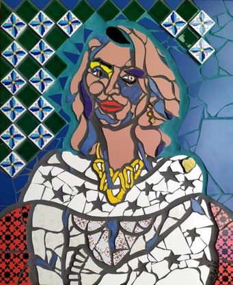 Mostre, mosaici di donna: le opere di Deoro nella galleria Cattedrale a Conversano 