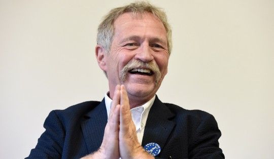 Jos&eacute; Bov&eacute;: "Il pericolo non &egrave; l'euro, ma l'accordo con gli Usa"