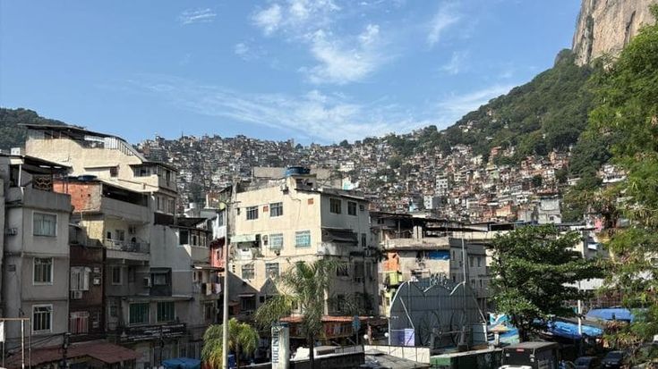 Tra le gang brasiliane pronte a falsare le elezioni: “Le favelas fanno politica”