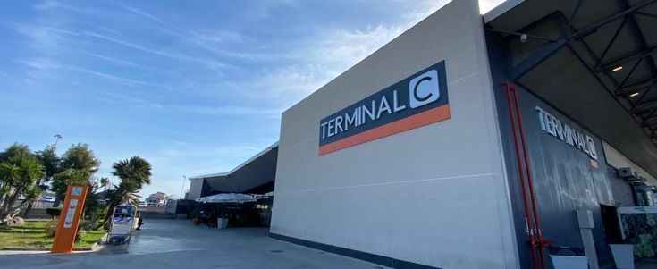 Coronavirus, taglio dei voli e aeroporti a mezzo servizio. Catania chiude un terminal