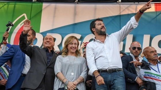 Centrodestra in piazza, Salvini: "Vinciamo in tutte le regioni e mandiamo questo governo a casa"