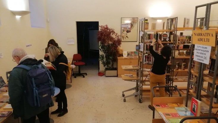 Trento, il black friday è in biblioteca: libri di qualità a prezzi da mercatino