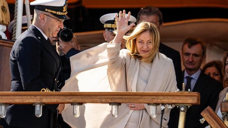 Meloni preoccupata dai sondaggi cerca di anticipare il blitz a Washington
