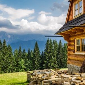 Case vacanza, montagna batte mare per gli acquisti. Madonna di Campiglio in cima alla classifica dei prezzi