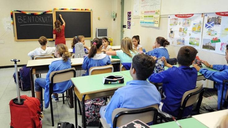 “Noi insegnanti criticati per le ferie ma con questa paga non faccio vacanze. Meglio la fabbrica”