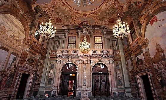 Rischio sismico nel palazzo di Antonio e Cleopatra. La Rai stanzia 360 mila euro