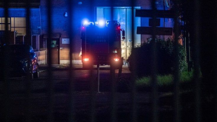 Rivolta a Casal del Marmo, materassi dati alle fiamme nelle celle: tre agenti e due ragazzi intossicati 
