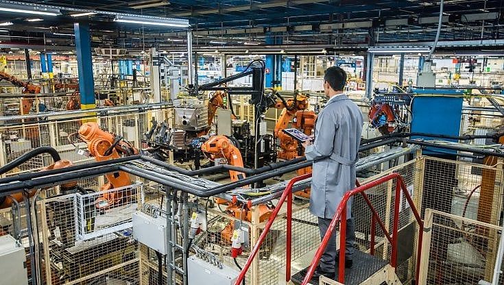 "Porta un amico in azienda". Bonus fino a 5 mila euro ai dipendenti che trovano i candidati giusti per i posti vacanti