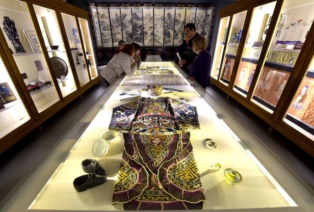 Parma, il museo Cinese diventa un atlante dell'abbigliamento - Foto