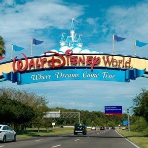 Disney paga la guerra a Netflix: troppe spese, utili in calo