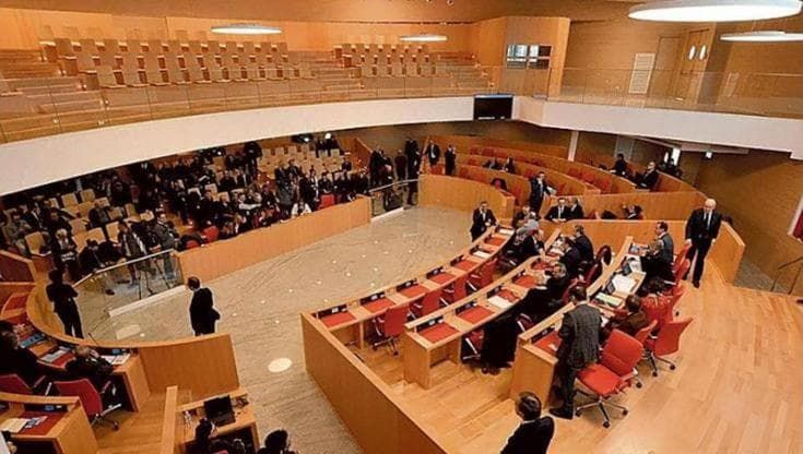 Tesoretto da 30 milioni di euro in soccorso alla sanità in Puglia grazie ai tagli alla politica