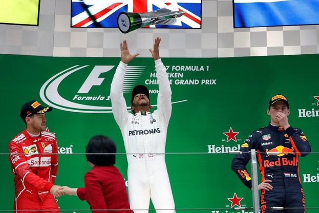 F1, il film del Gran Premio Cina: la festa di Hamilton