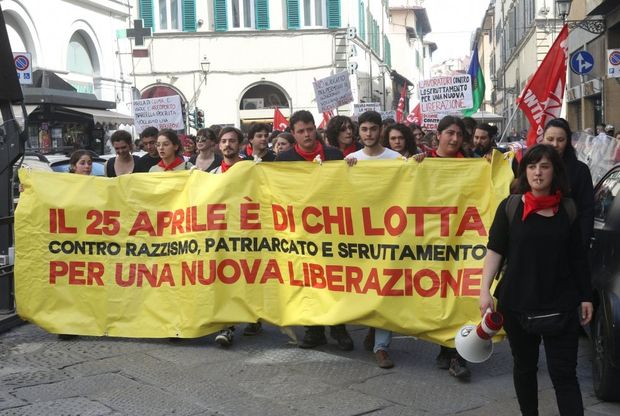 Firenze, il corteo antagonista, tra tensioni e la conclusione in piazza dei Ciompi