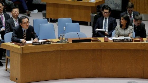 Nord Corea, gli Usa all'Onu: "Mondo è più vicino alla guerra". Trump: "Kim cagnolino malato"