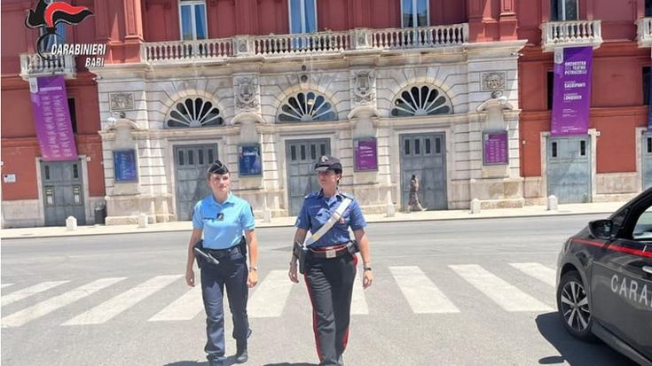 Bari, gendarmerie francese e guardia civil spagnola in centro con i carabinieri: il pattugliamento per i turisti