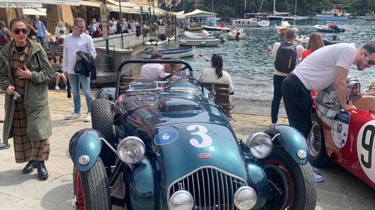 Auto d’epoca in piazzetta a Portofino