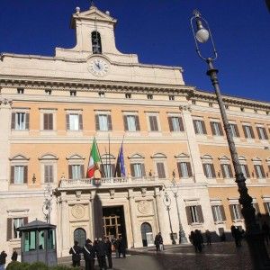 Milleproroghe, M5S attacca: "Imbroglio su affitti d'oro". Il governo: "Hanno interpretato male"