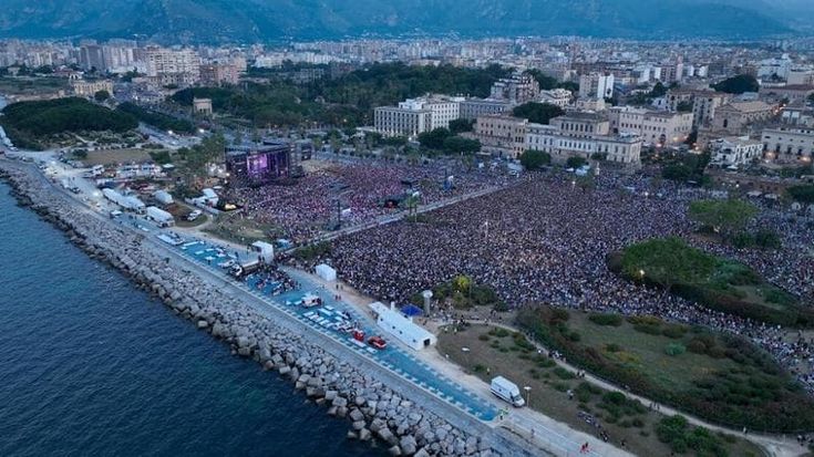 Concertone di Radio Italia: in 50 mila al Foro Italico. Prenotazioni sold out