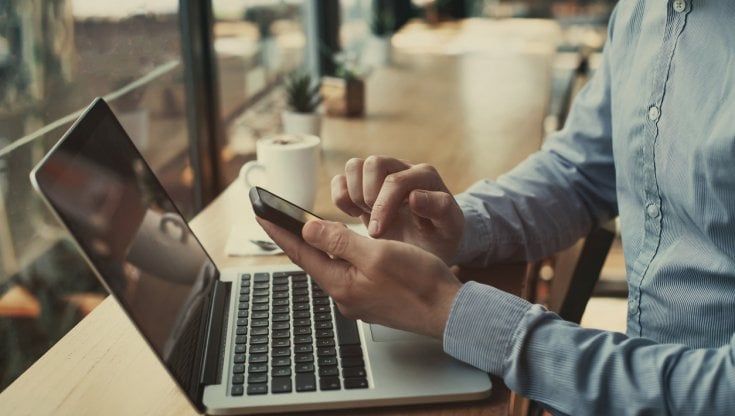 Internet sempre più indispensabile: per 8 italiani su 10 l’accesso deve essere garantito a tutti 