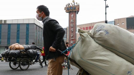 Il coronavirus fa deragliare le stime di crescita: l'Ocse le taglia di mezzo punto, Italia ferma