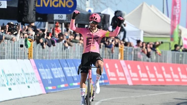 Alberto Bettiol è il nuovo campione italiano: correrà il Tour in maglia tricolore. Battuti Rota e Zambanini, Ganna 4°