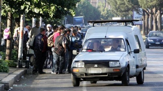 Caporalato nelle aziende agricole del Chianti, tre arresti