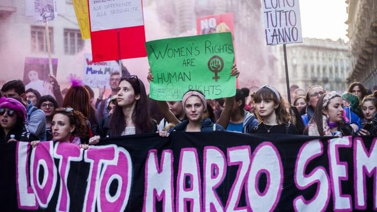Assorbenti gratuiti negli uffici, la proposta per gli enti pubblici a Torino