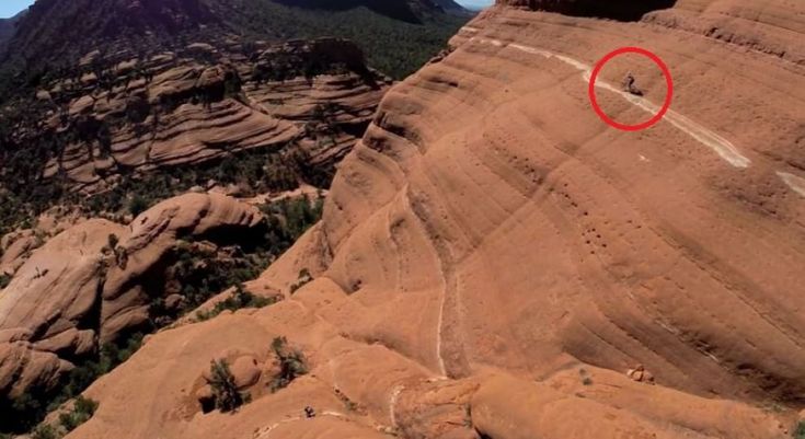 Arizona, in bici sul sentiero ad alta quota: la pedalata è da brividi