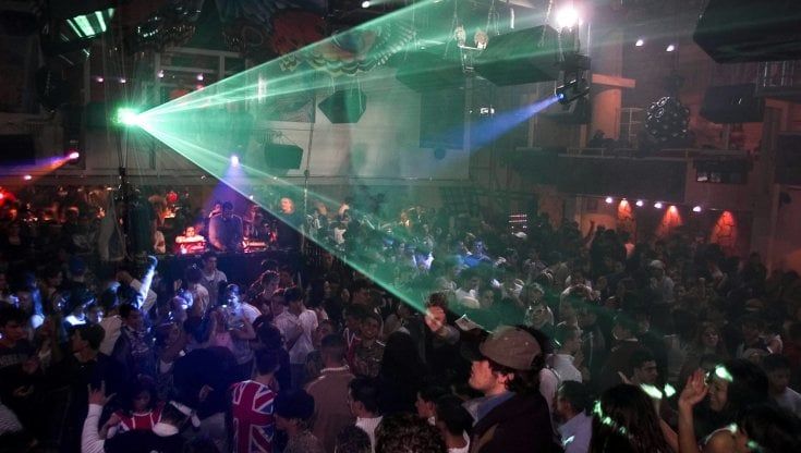 Cinema, teatri e luoghi di cultura al 100 per cento, discoteche al 50. Il Cdm allenta la stretta sulle riaperture