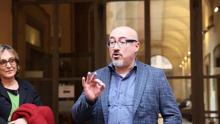 Il preside Gallingani: “Al Minghetti un atto violento di pochi. E io non torno indietro”