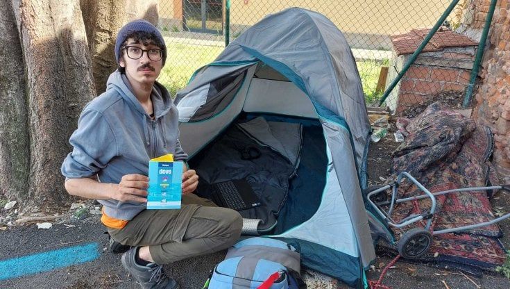  Firenze, vive per strada in tenda il rider da 350 euro al mese: “Spesso salto i pasti"