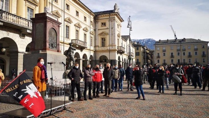 Il presidente della Valle d'Aosta: "Noi verso la zona bianca, ma non vale la pena riaprire tutto"