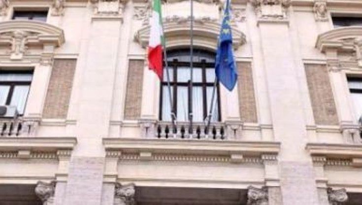 Bidello pedofilo, il ministero condannato a risarcire la vittima: "Non ha vigilato"