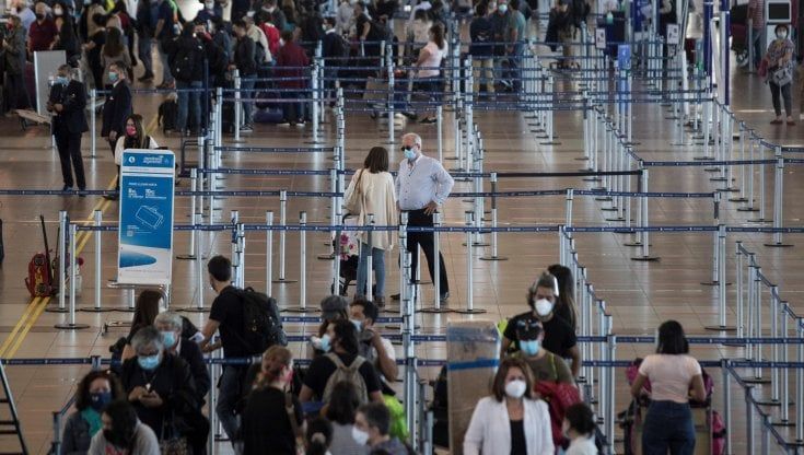 Coronavirus, spostamenti all'estero: quarantene, tamponi e divieti