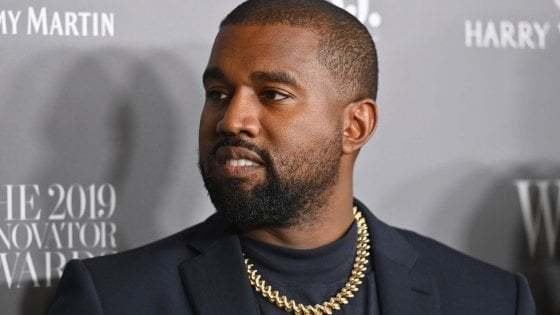 Kanye West, la moglie lo difende: "Colpa del disturbo bipolare". E annuncia un album a sorpresa in uscita venerdì