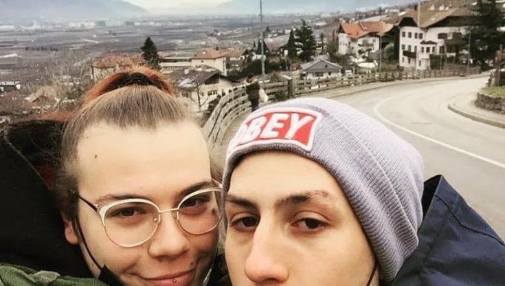 Incidente Bellinzago, il padre della 21enne uccisa dallo schianto: "La sua sorellina è nata 16 minuti dopo la sua morte"