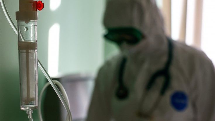 Vaccini Covid, il dilemma degli anticorpi: corsa ai test sierologici in attesa del rinforzo. Crollano le prime dosi