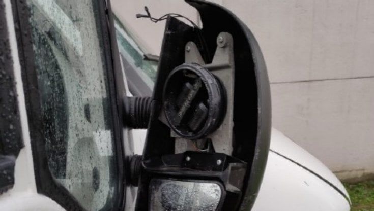 A Empoli vandalizzato il pullman di una onlus per disabili
