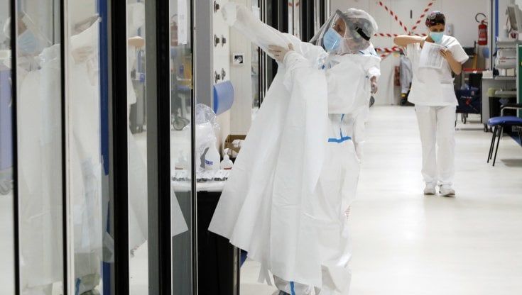 Covid: il peso della pandemia sulle donne. Più esposte al virus e con più carico di lavoro