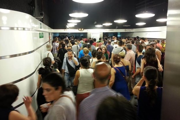 Caos trasporti, altra giornata nera a Roma: banchine stracolme e vagoni pieni