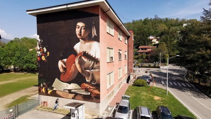 Andrea Ravo Mattoni completa a Gemonio il murale bloccato due volte dal Covid