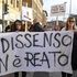 No a riarmo e carovita. Cortei in cinquanta città: “Isoleremo i violenti”