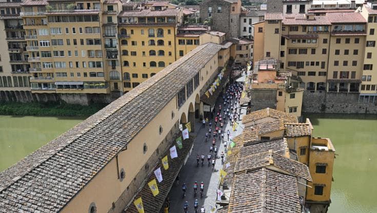 Partito il Tour de France, Firenze invasa dai corridori