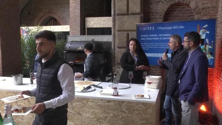 Festival Gusto 2025. Acqua, farina, pecorino: una pizza piena di sapore