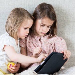 "Via smartphone e tablet dalle mani dei bambini. Rischiano la sindrome da occhio secco"