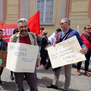 Carige, bancari in piazza: 2.500 tagli in otto anni 