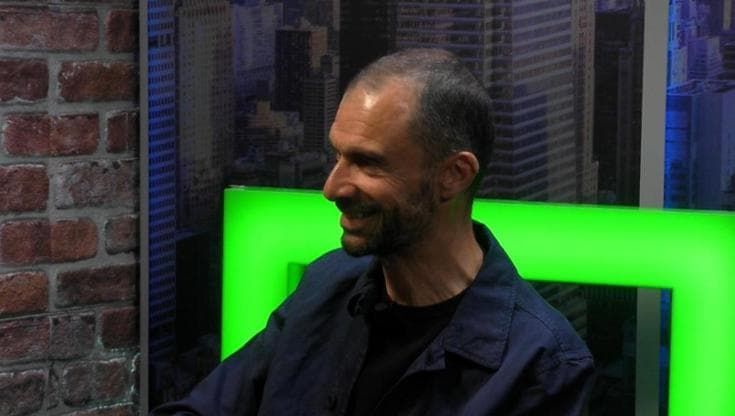 Lo scrittore Fabio Genovesi: "Se sai cantare, canta. La vita è una danza, non ti chiudere in gabbia"