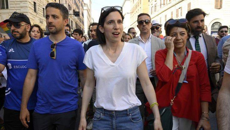 La marcia di Schlein al Roma Pride:  “Sui diritti no a timidezze E Forza Italia ci segua”