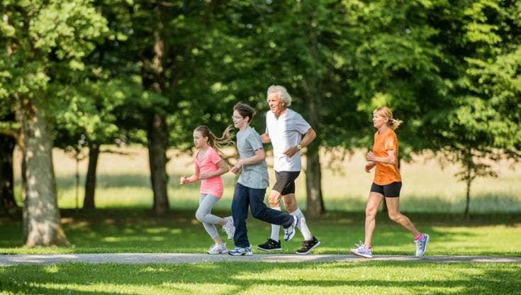 Lo sport fa bene al cuore. Ma a quello delle donne di più